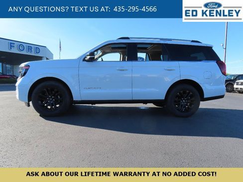 Used 2025 Ford Expedition Platinum AWD/4WD image 2