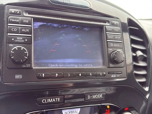 Used 2011 Nissan Juke SL FWD image 17