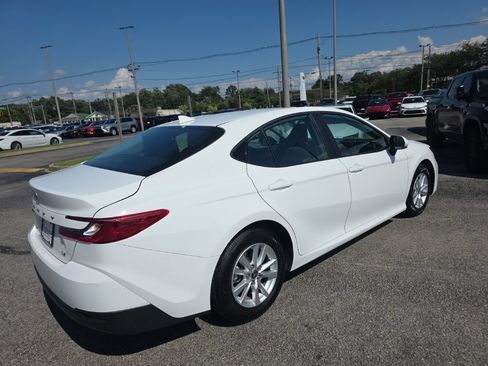 Used 2025 Toyota Camry LE FWD image 5