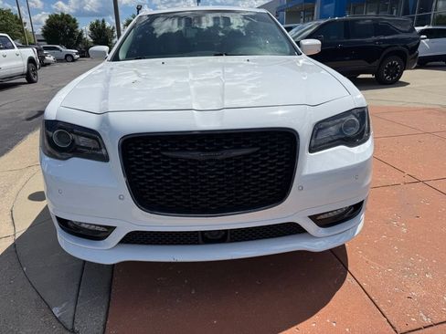 Used 2022 Chrysler 300 Touring L w/ Safetytec Plus Group RWD image 3