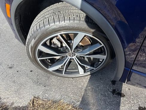 Used 2022 Volkswagen Tiguan SEL R-Line image 27