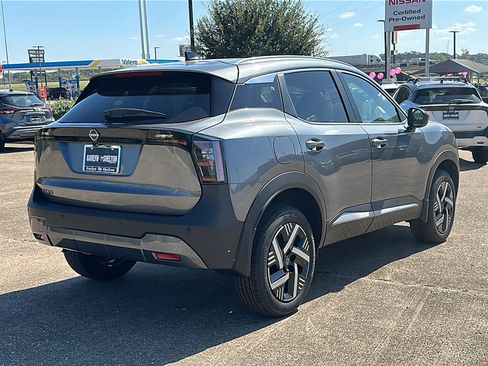 New 2026 Nissan Kicks SV image 8
