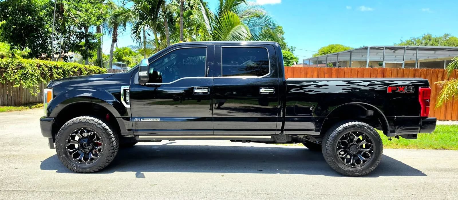 Used 2017 Ford F350 Platinum w/ Platinum Ultimate Package AWD/4WD image 10
