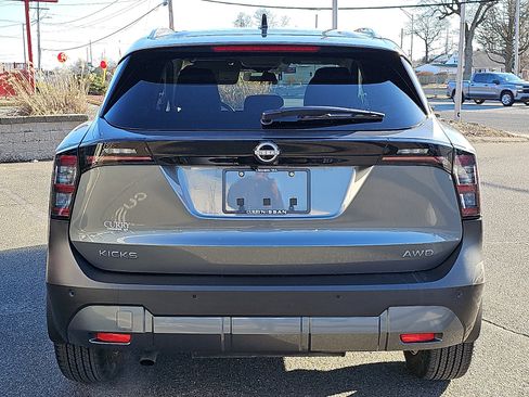 Used 2026 Nissan Kicks SV w/ Charging Package AWD/4WD image 6