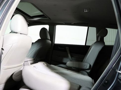 Used 2012 Toyota Highlander SE w/ Tow Pkg AWD/4WD image 13