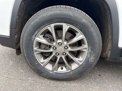 Certified 2019 Jeep Cherokee Latitude Plus w/ Cold Weather Group image 26