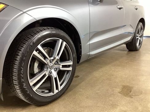 Used 2018 Volvo XC60 T5 Momentum w/ Vision Package AWD/4WD image 2