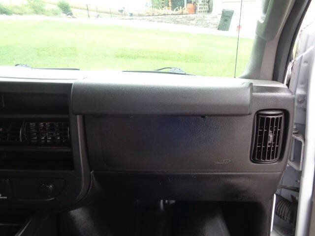 Used 2021 Chevrolet Express 3500 w/ Power Convenience Package RWD image 22