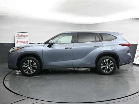 Used 2022 Toyota Highlander XLE image 5
