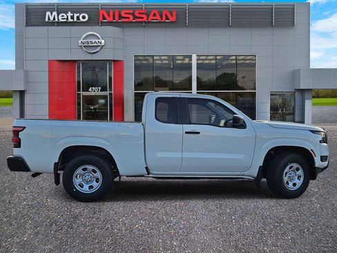 New 2026 Nissan Frontier S image 2