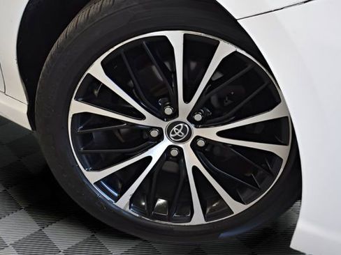 Used 2020 Toyota Camry SE w/ Carpet Mat Package FWD image 28