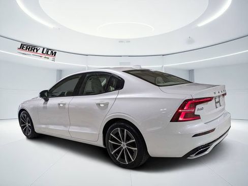 Used 2022 Volvo S60 B5 Momentum w/ Premium Package FWD image 5