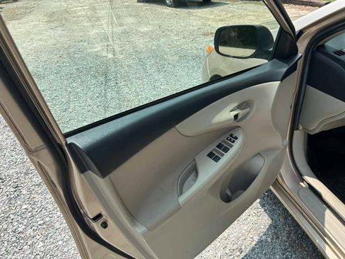 Used 2012 Toyota Corolla L FWD image 7