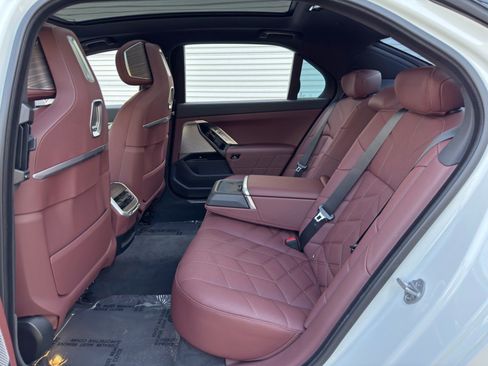 Used 2023 BMW 760i xDrive AWD/4WD image 52