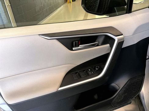Used 2019 Toyota RAV4 XLE w/ Convenience Package image 10