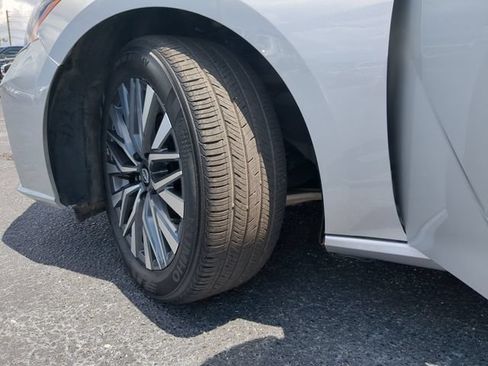 Used 2025 Nissan Altima 2.5 SV FWD image 34