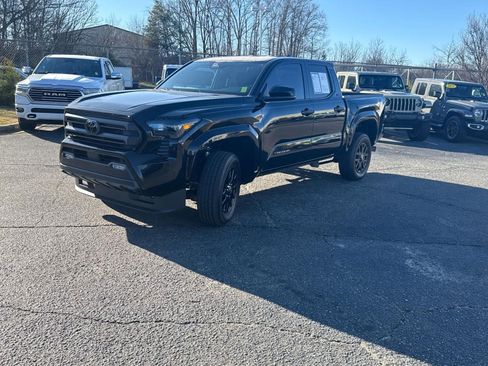 Used 2025 Toyota Tacoma 2WD Double Cab image 3