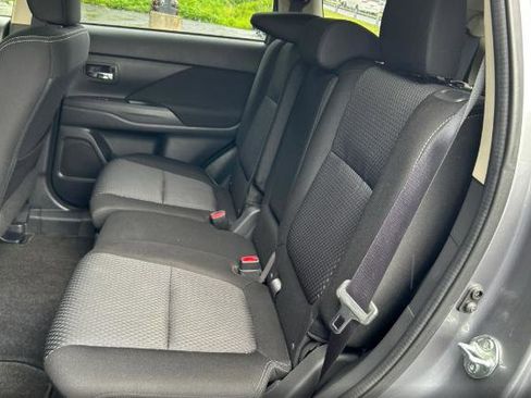 Used 2016 Mitsubishi Outlander SE AWD/4WD image 6