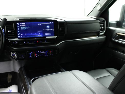 Used 2024 Chevrolet Silverado 2500 LT w/ Midnight Edition image 18