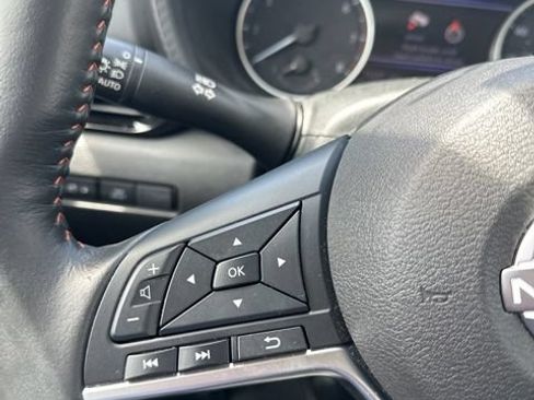 Used 2025 Nissan Sentra SR w/ SR Premium Package FWD image 15