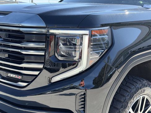 Used 2022 GMC Sierra 1500 AT4 w/ AT4 Preferred Package image 10