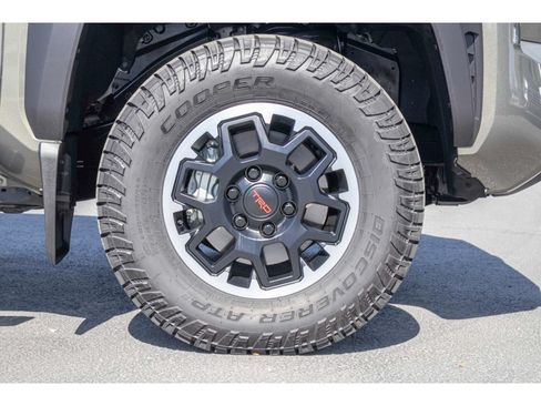 Used 2025 Toyota Tacoma TRD Off-Road w/ TRD Off Road Premium Package AWD/4WD image 9
