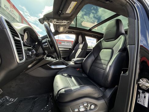 Used 2021 Porsche Cayenne Turbo S image 15