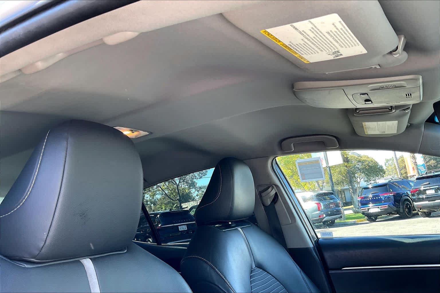 Used 2018 Toyota Camry SE FWD image 13