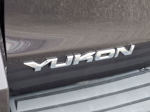 Used 2017 GMC Yukon SLT image 34