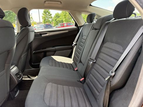 Used 2019 Ford Fusion SE FWD image 19