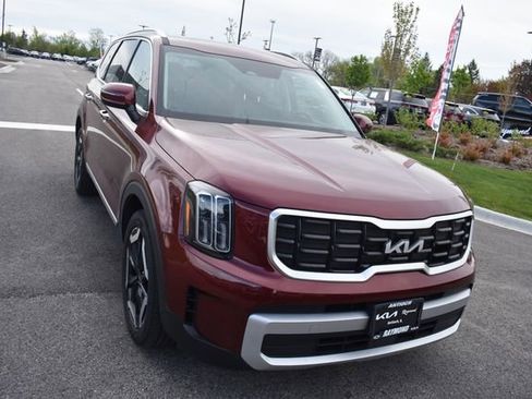 Certified 2024 Kia Telluride S w/ S Sunroof Package AWD/4WD image 9