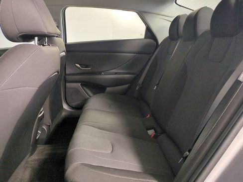 Certified 2025 Hyundai Elantra SE FWD image 14