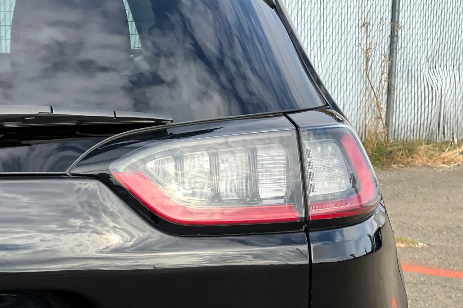 Used 2019 Jeep Cherokee Latitude Plus FWD image 21