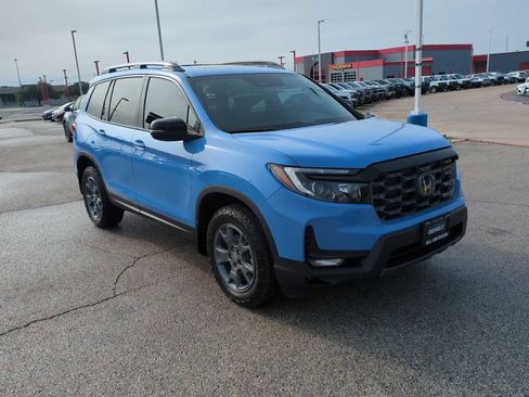 Used 2025 Honda Passport TrailSport image 2