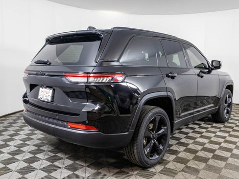 Used 2023 Jeep Grand Cherokee Altitude AWD/4WD image 17