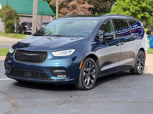 Used 2025 Chrysler Pacifica Limited FWD image 51