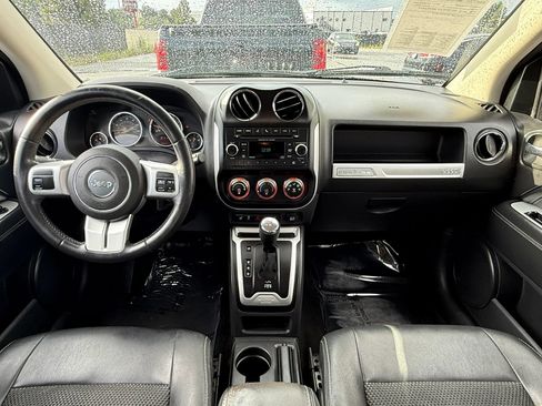 Used 2017 Jeep Compass Latitude AWD/4WD image 3