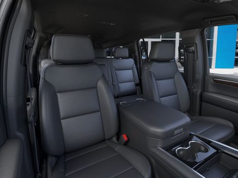 New 2026 Chevrolet Suburban LT image 18