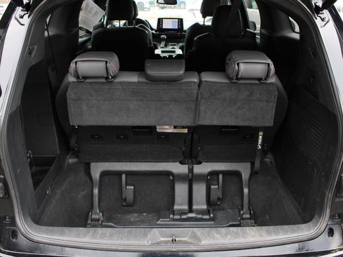 Used 2022 Toyota Sienna XSE w/ XSE Plus Package AWD/4WD image 8
