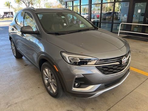 Used 2020 Buick Encore GX Essence w/ Experience Buick Package image 3
