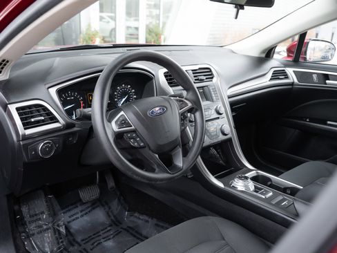 Used 2017 Ford Fusion SE image 10