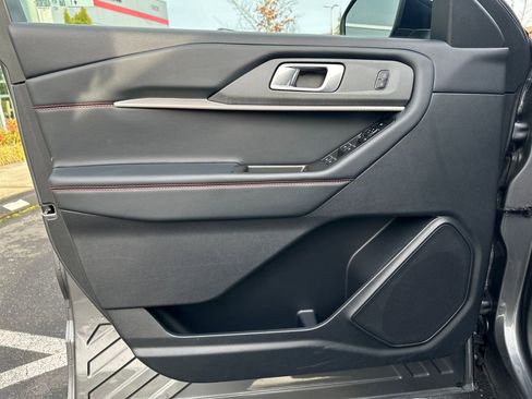 Used 2025 Ford Explorer ST-Line image 11
