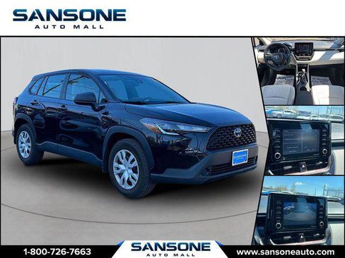 Certified 2022 Toyota Corolla Cross L image 1