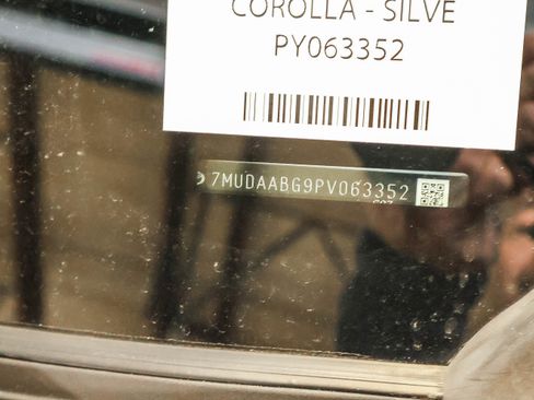 Used 2023 Toyota Corolla Cross XLE image 3