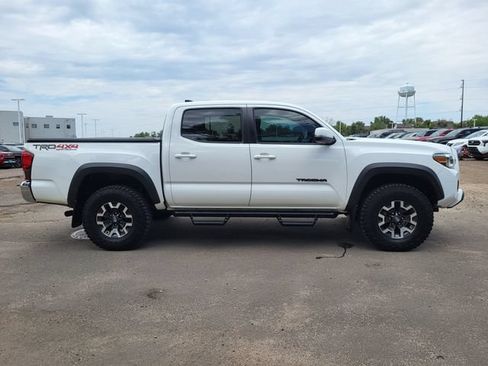 Used 2018 Toyota Tacoma TRD Off-Road AWD/4WD image 6