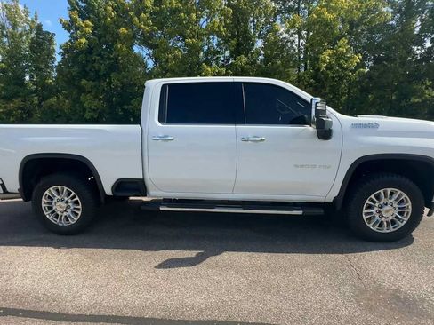 Certified 2022 Chevrolet Silverado 2500 High Country w/ Technology Package AWD/4WD image 9