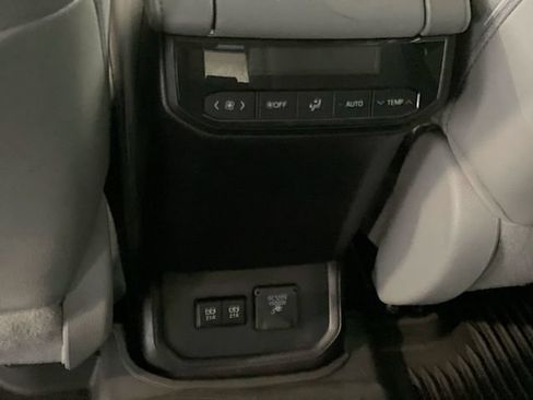 Used 2021 Toyota Highlander Limited AWD/4WD image 15