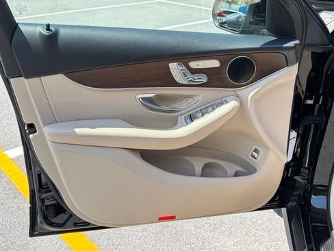 Used 2021 Mercedes-Benz GLC 300 4MATIC image 11