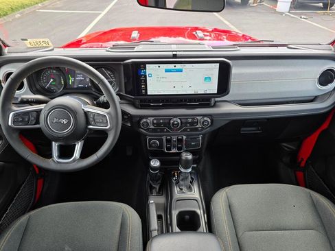 Used 2024 Jeep Wrangler Unlimited Sahara image 26