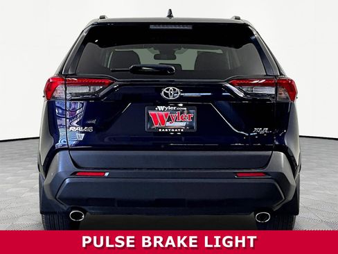 Used 2020 Toyota RAV4 XLE w/ Convenience Package FWD image 5